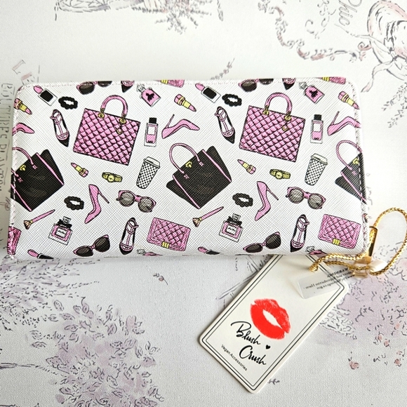 NWT!!! Chic Women's Wallet with Fashion Print - Picture 1 of 5